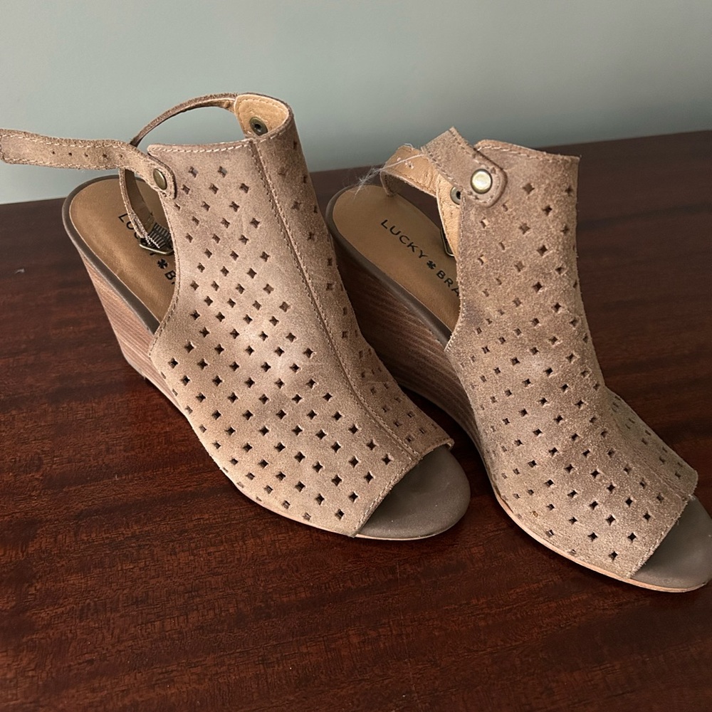 Lucky Brand Women's Sesame Peep-Toe Wedges